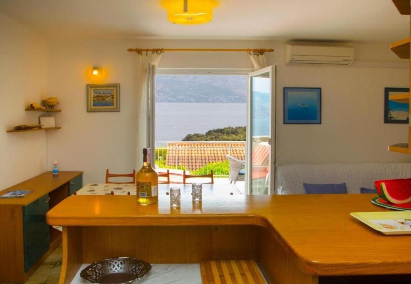 Apartments Damir - 80 M From Beach Postira Exterior photo