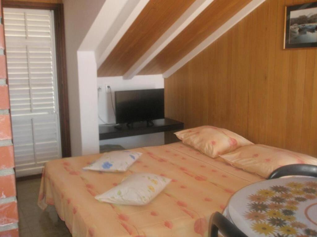 Apartments Damir - 80 M From Beach Postira Exterior photo