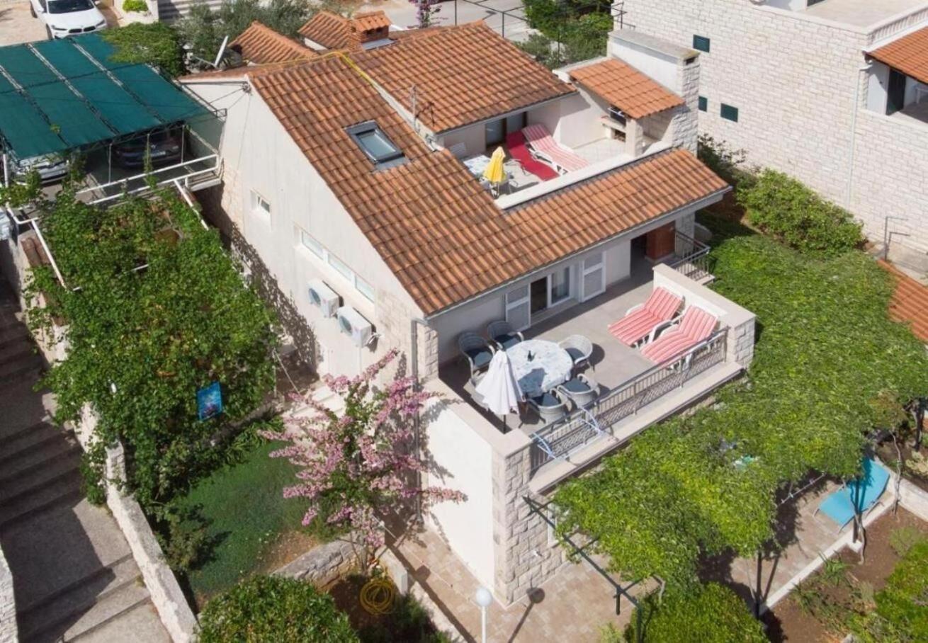 Apartments Damir - 80 M From Beach Postira Exterior photo