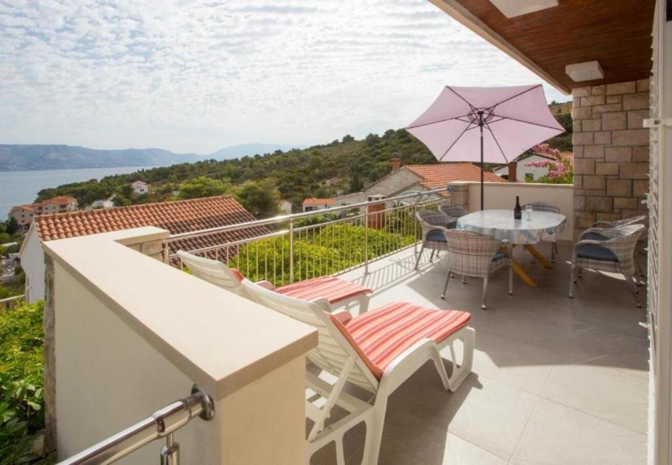 Apartments Damir - 80 M From Beach Postira Exterior photo